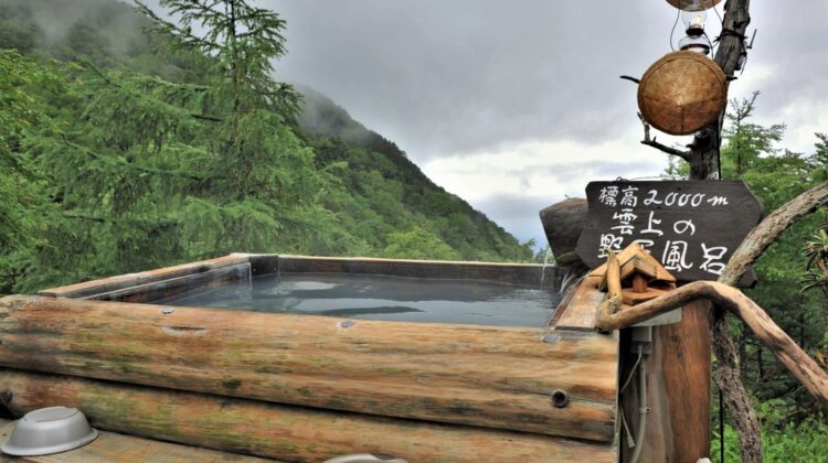 The men's outdoor bath at Takamine Onsen